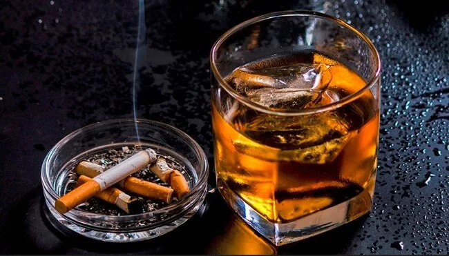 Sử dụng rượu bia, thuốc lá là một trong những nguy cơ ung thư lưỡi