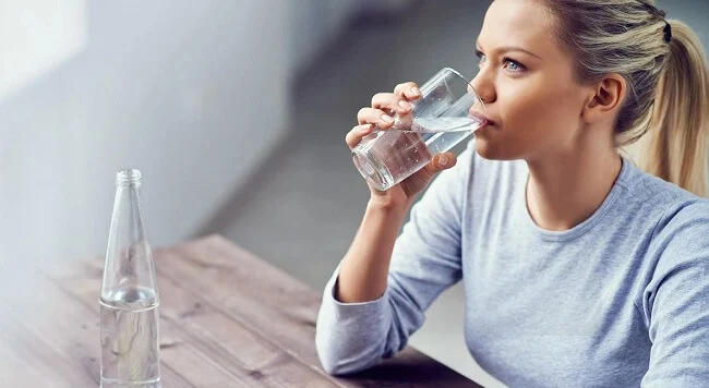 Sau truyền hóa chất nên uống nhiều nước