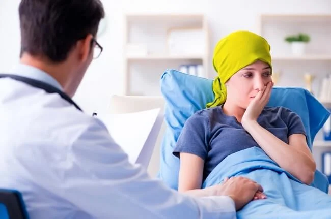 Bệnh nhân ung thư thường cảm thấy hoang mang, sợ hãi, buồn bã