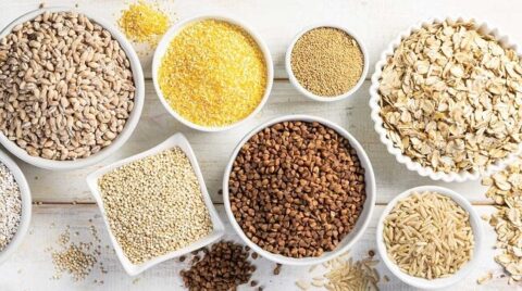 Các loại ngũ cốc chứa nhiều chất xơ giúp chuyển hóa thức ăn và duy trì hoạt động của hệ tiêu hóa.